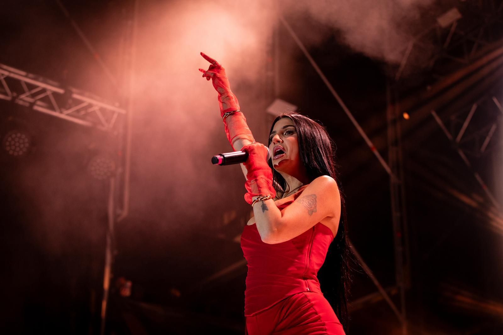 EN IMÁGENES | Naiara no falla a su cita con los Pilares en el concierto de los 40