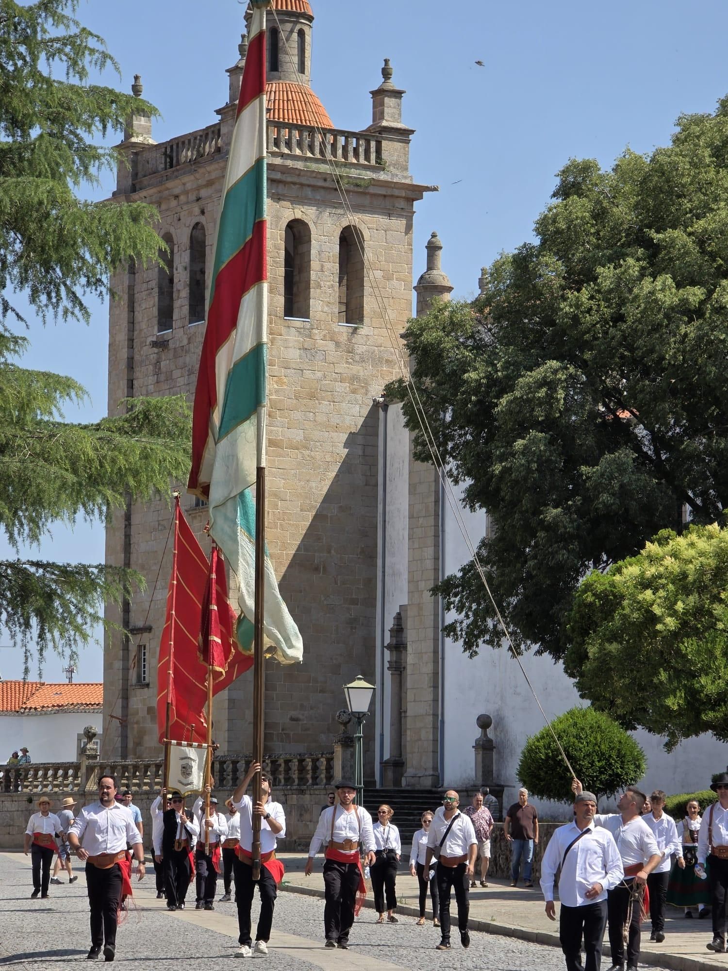 GALERÍA | Pendones de Portugal y el Reino de León, en Miranda do Douro