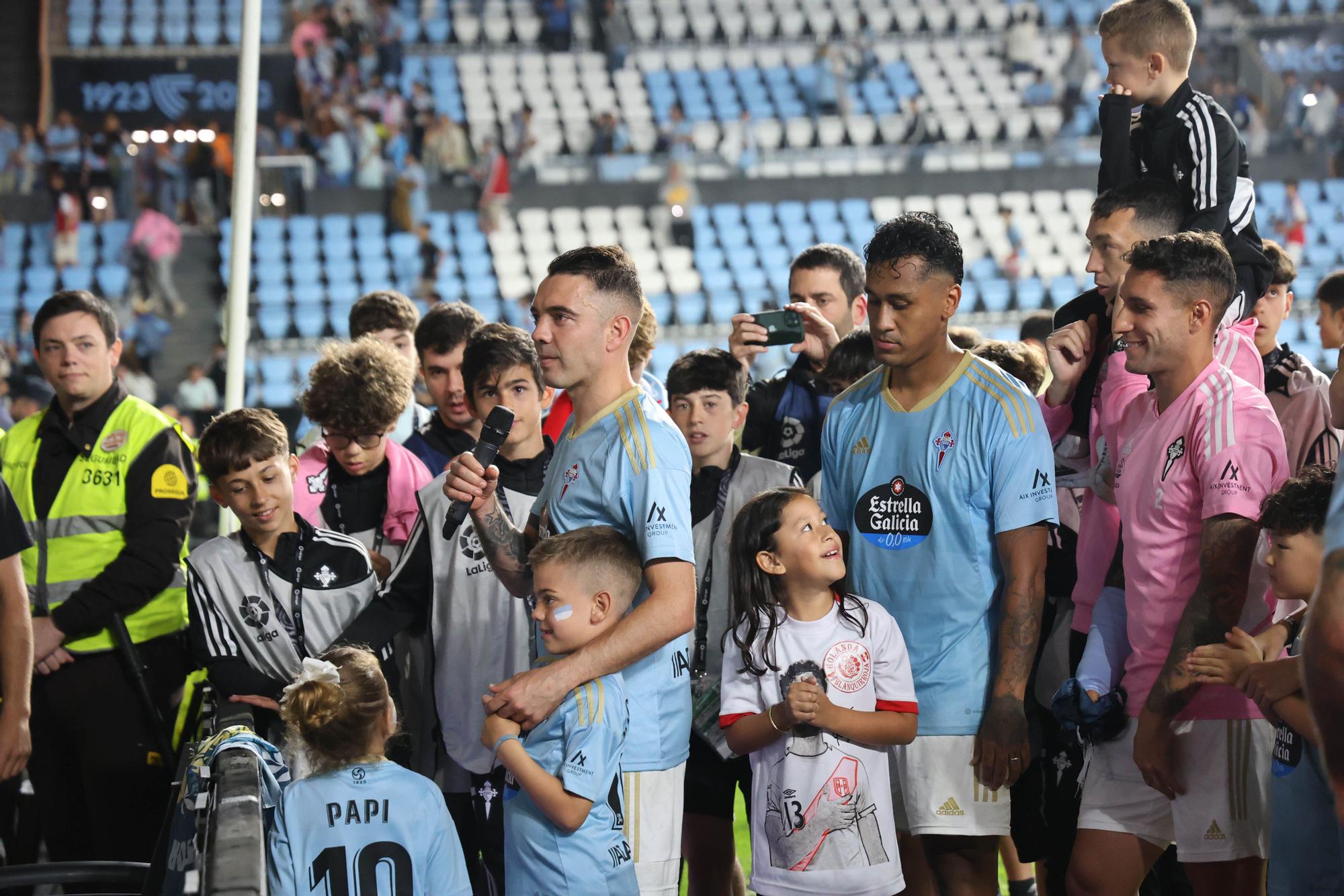 Lágrimas de felicidad en Balaídos: otro final de temporada agónico del Celta