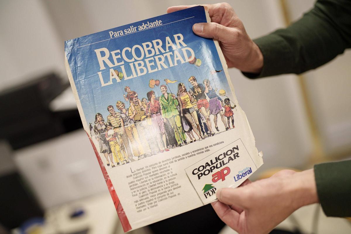 Cumple años el día de las elecciones y lleva toda la vida guardando papeletas.