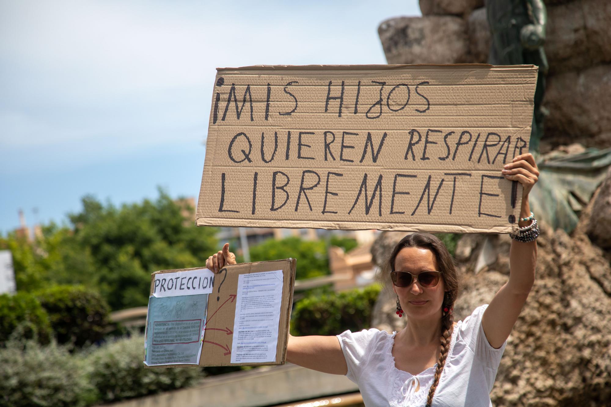 Una médica que ejerce en Manacor participa en una protesta antivacunas: "No van a dar la inmunidad que toca"