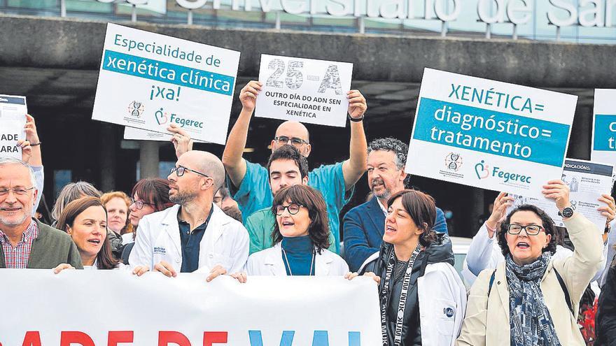 Personal y colectivos de pacientes piden ante el CHUS la especialidad de genética clínica