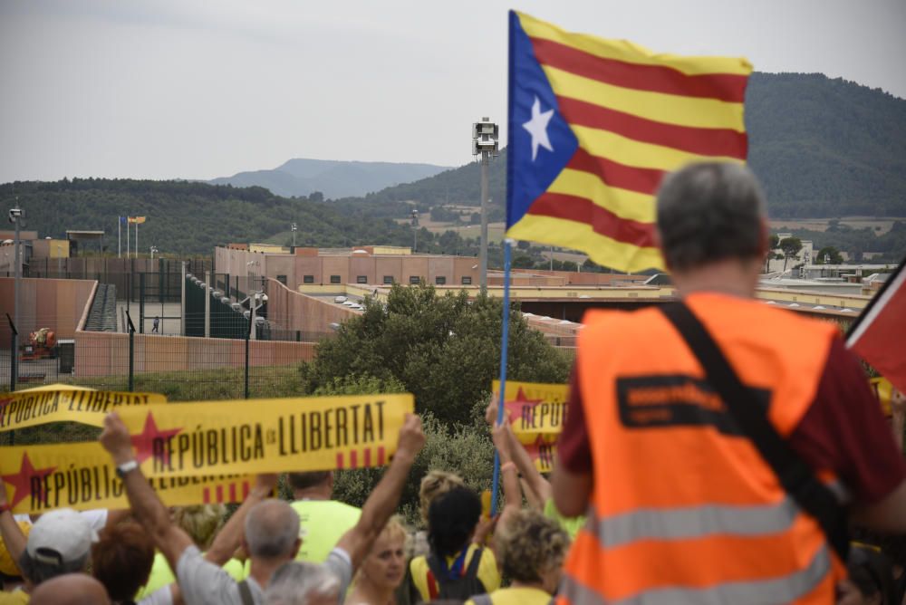 Concentració a Lledoners per l'alliberament dels independentistes presos