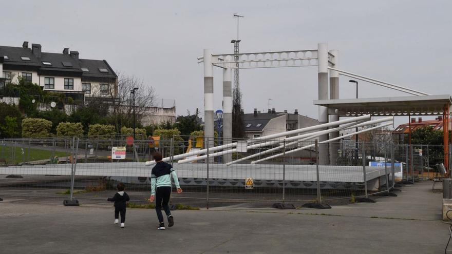 La cubierta, tendida en el suelo del parque de As Brañas, el pasado mes de marzo.