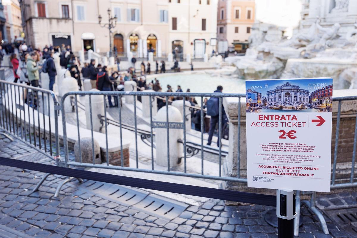 Roma cobra desde este lunes dos euros para ver la Fontana Di Trevi. Roma cobra desde este lunes dos euros para ver la Fontana Di Trevi.