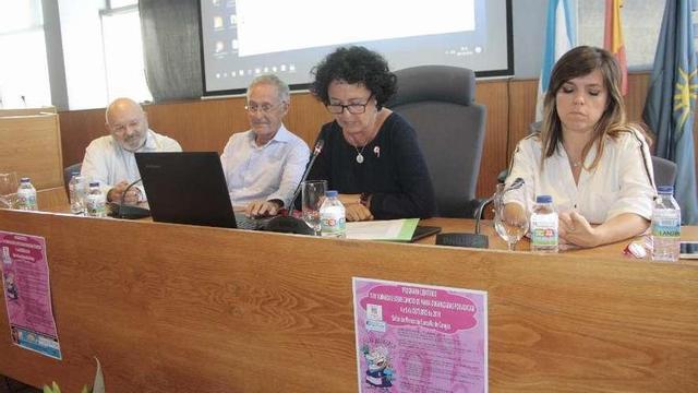 El científico Ángel Carracedo, segundo por la izquieda, intervino ayer en las Xornadas de Adicam. //S.A.
