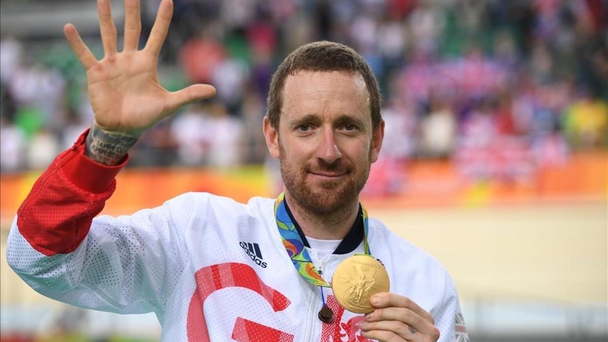 Bradley wiggins muestra el oro logrado en Río, el quinto en su palmarés olímpico