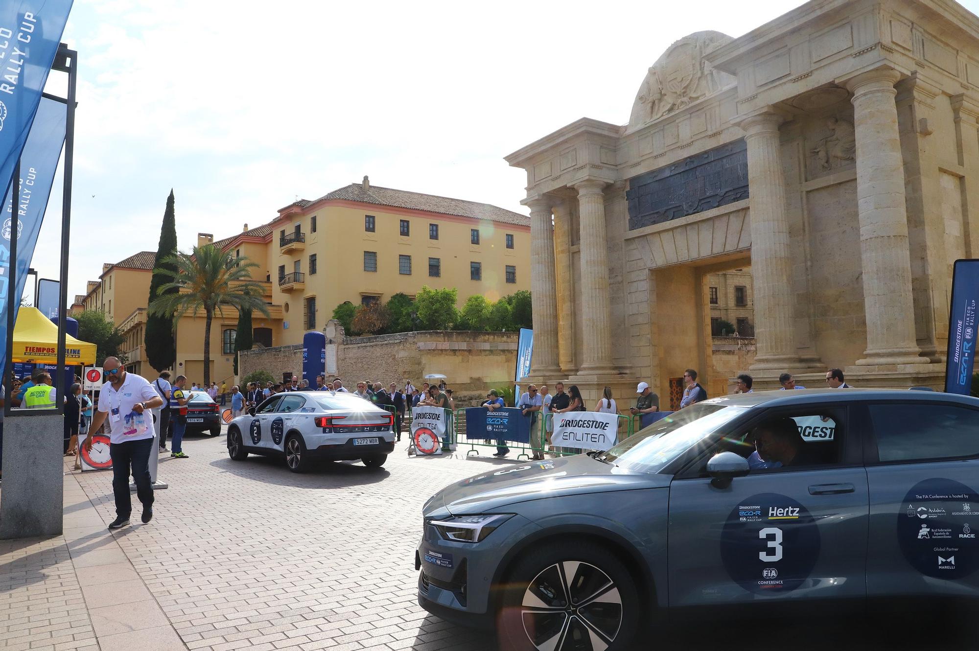 La Salida del EcoRali, una prueba con coches eléctricos ecológicos, en imágenes