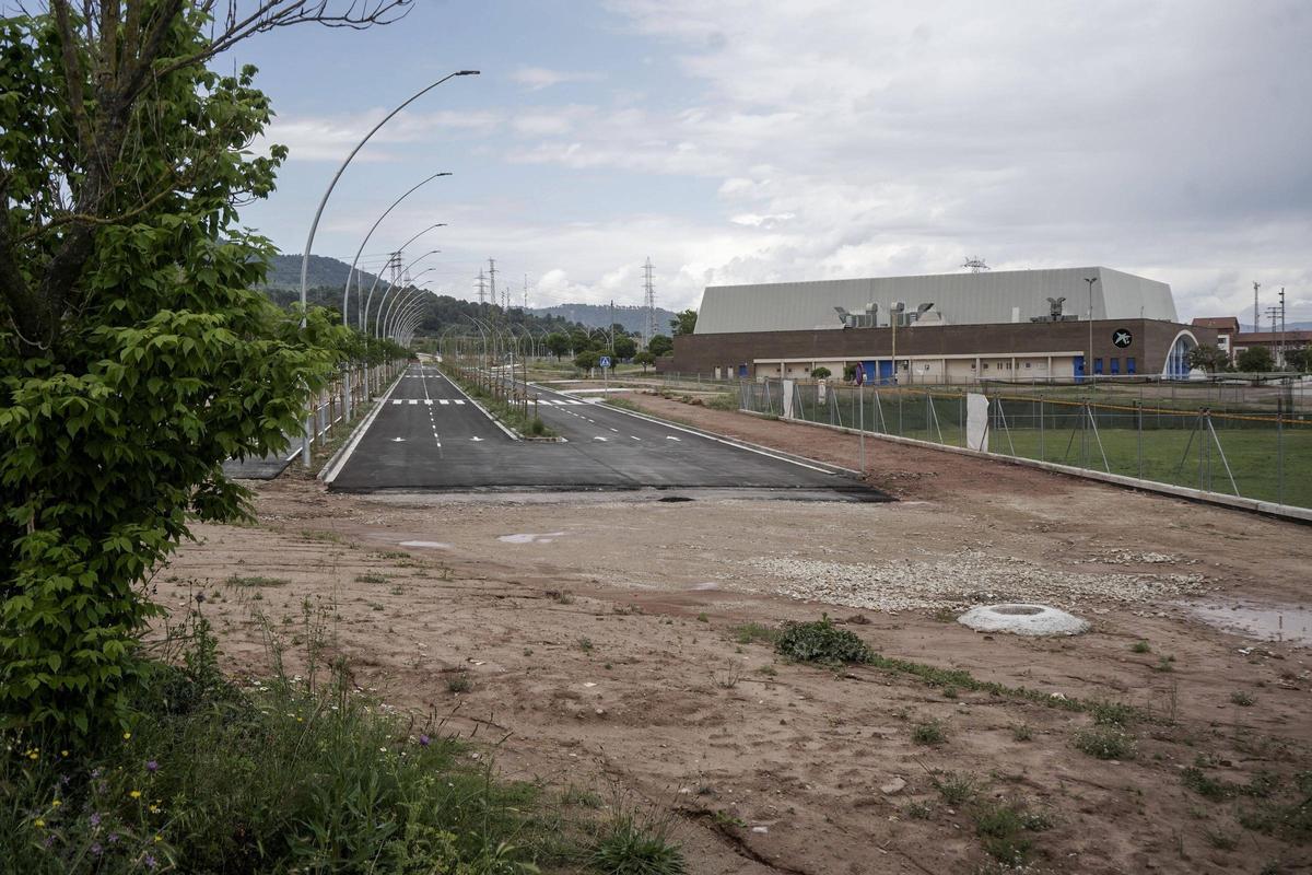 El punt on acaba la part feta de l'avinguda de l'Esport, a l'altura del Nou Pavelló del Congost, a la dreta