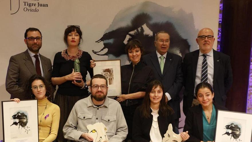 Detrás, por la izquierda, David Álvarez, Bárbara Mingo, Fernanda García Lao, Pedro Sánchez Lazo y Javier Gámez. Abajo, Blanca Mejía, Diego Morcillo, Uxue Davalillo y María Monge.