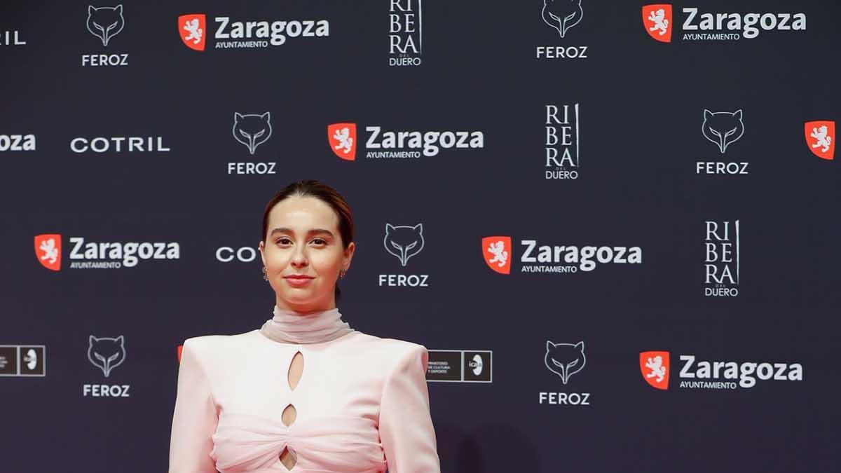 Paula Usero en la alfombra roja de los Premios Feroz 2022