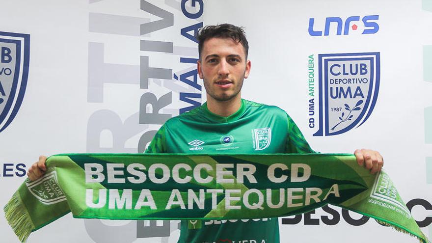 Fernando Cobarro en la presentación con el conjunto universitario