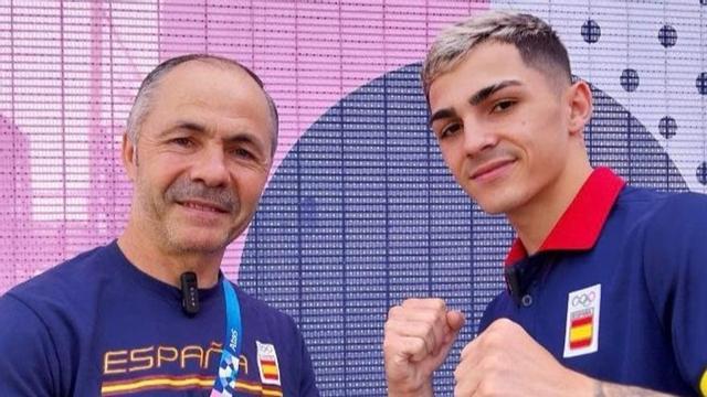 Rafa Lozano, junto a su hijo, que se quedó a las puertas de las medallas en París 2024