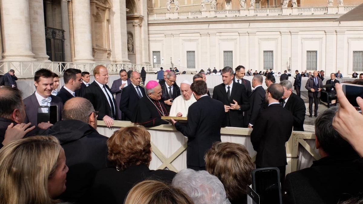 El Papa recibe a la junta de gobierno de la Agrupación de Hermandades y Cofradías de Córdoba