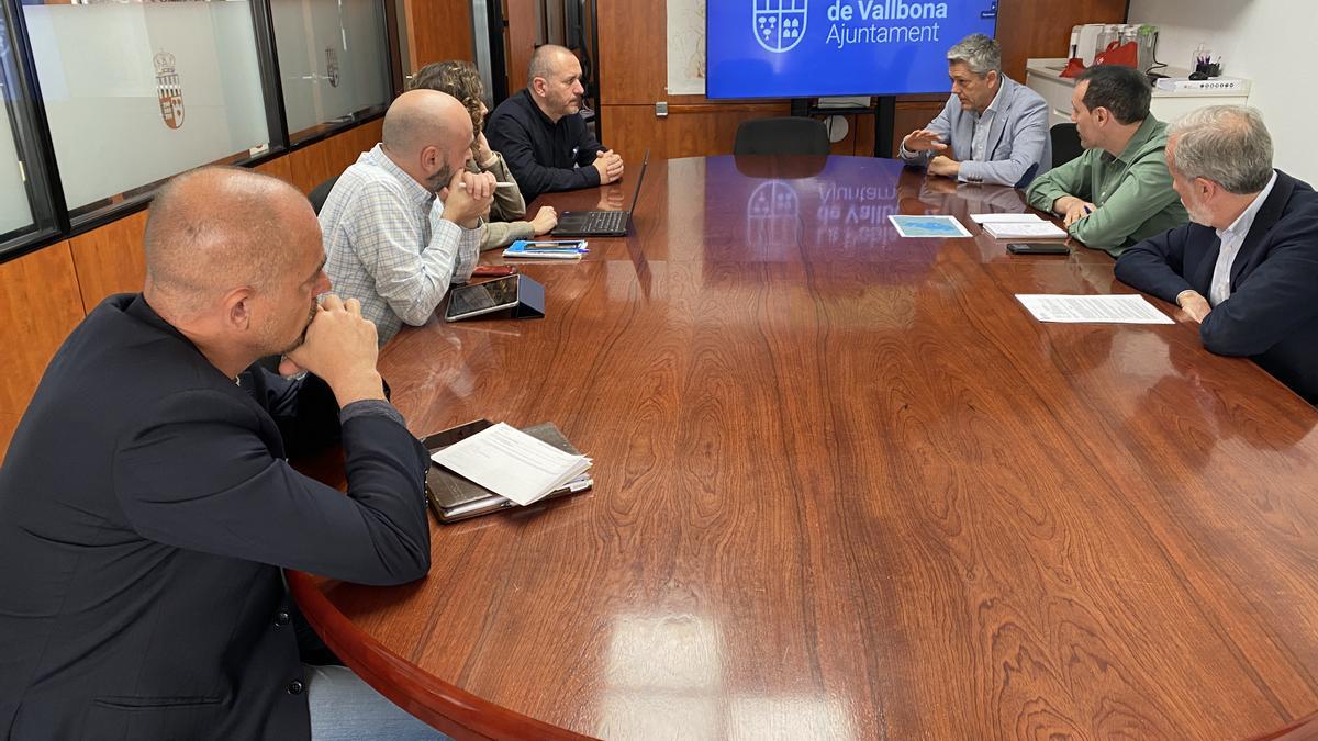 Reunión entre la alcaldía de la Pobla de Vallbona y Teléfonica