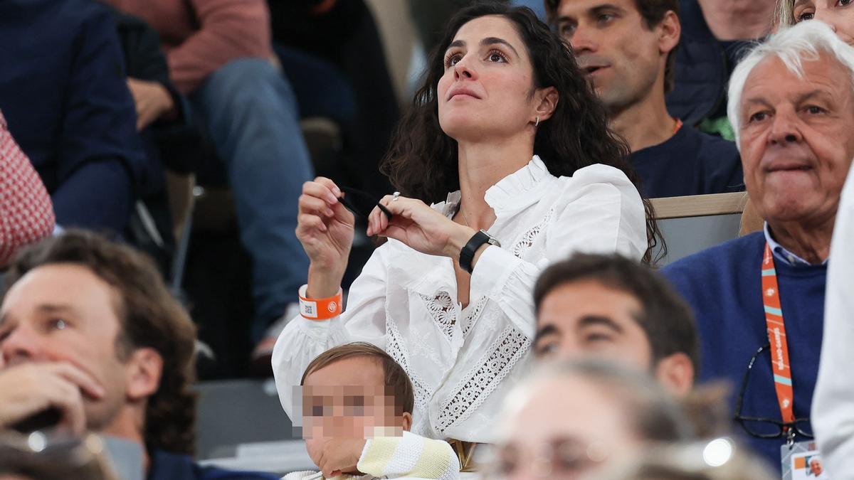 Las lágrimas de María Perelló (Xisca) y su lección de estilo de camisa blanca en Roland Garros