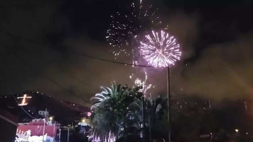 Los fuegos artificales cierran el día del Cristo de La Laguna