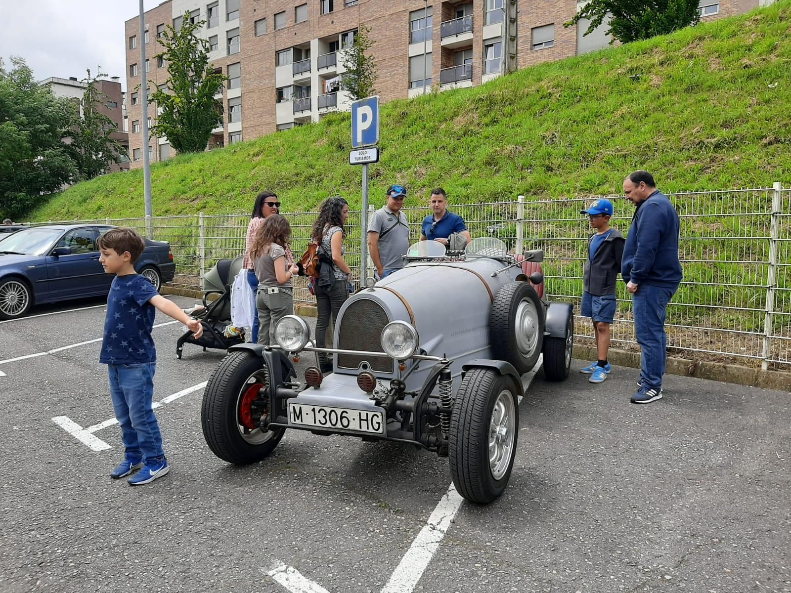 El motor ruge en la Pola: la gran concentración de vehículos del concejo, en imágenes