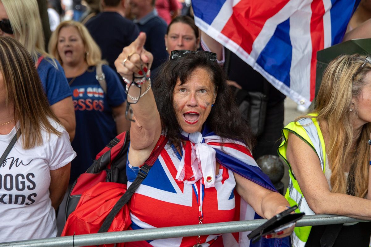 Protesta contra la inmigración frente a un hotel que acoge solicitantes de asilo en Londres.