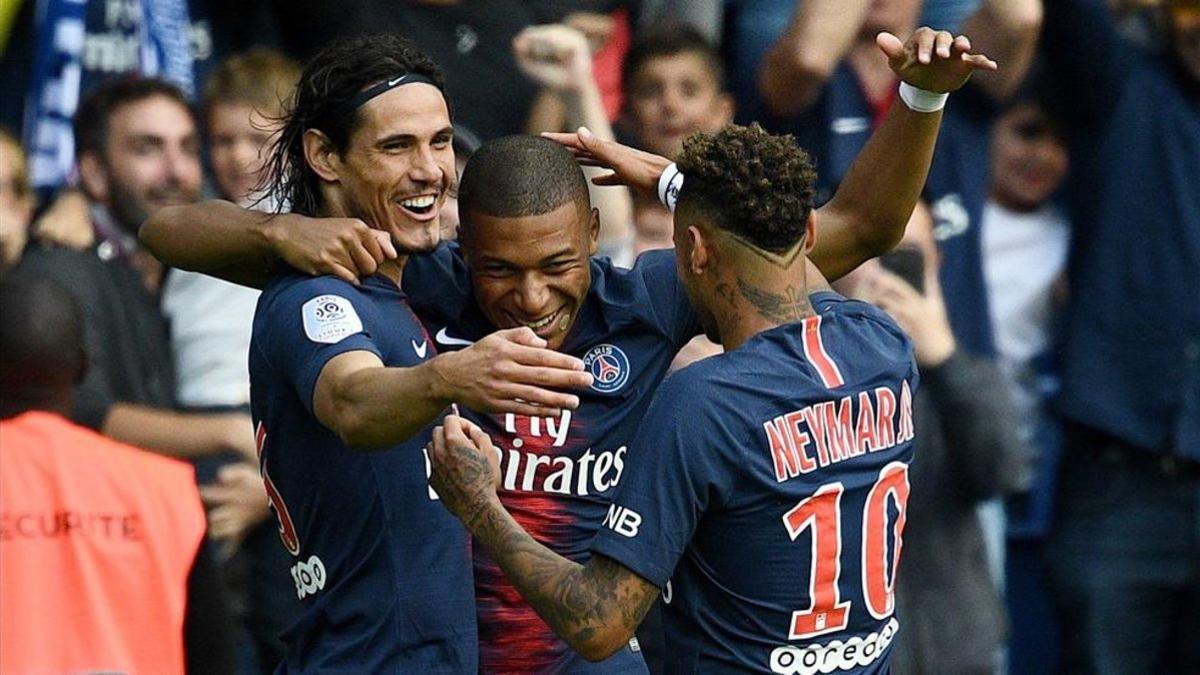 Neymar se abraza a Mbappé y Cavani, pero no siempre hubo buen rollo entre ellos