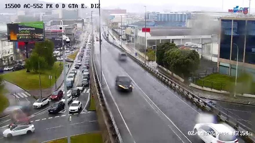Retenciones en el entorno de Marineda City por la gran afluencia de público