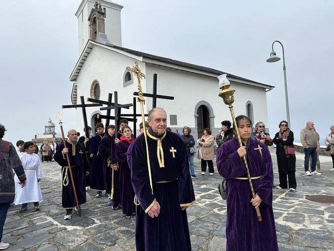 EN IMÁGENES: El Nazareno de Luarca, en su primera procesión