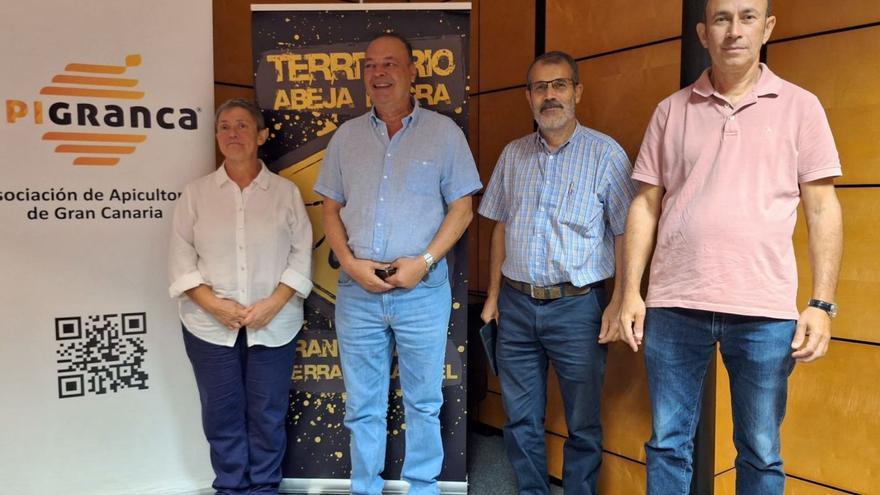 Miembros de ApiGranca: Mariana González, Antonio Quesada, Juan Félix Díaz y Francisco Hernández.