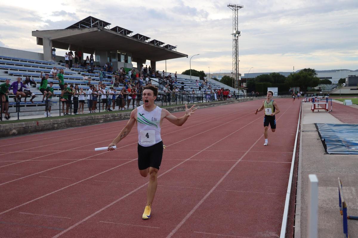 Llegada del 4X400 masculino