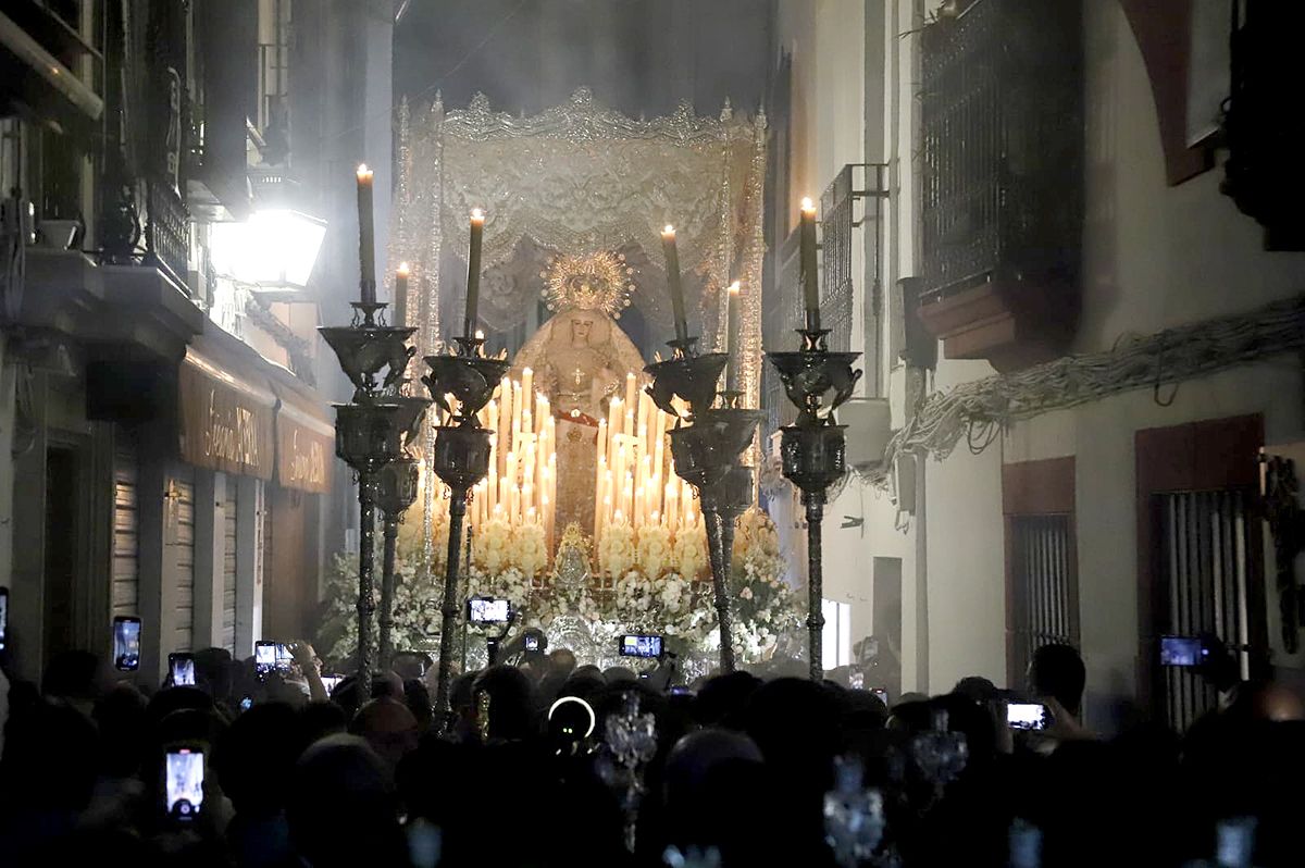 Triunfal regreso de la Paz y Esperanza a Capuchinos