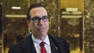 Steven Mnuchin, a su llegada a la Trump Tower, en Nueva York, el 30 de noviembre.