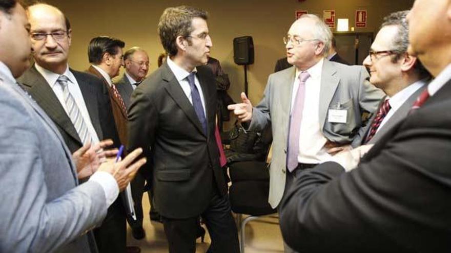 Javier Guerra, Francisco Anguera, Alberto Núñez Feijóo, Pierre Ianni y José Luis Moreno, ayer, en la asamblea de CEAGA en Vigo.