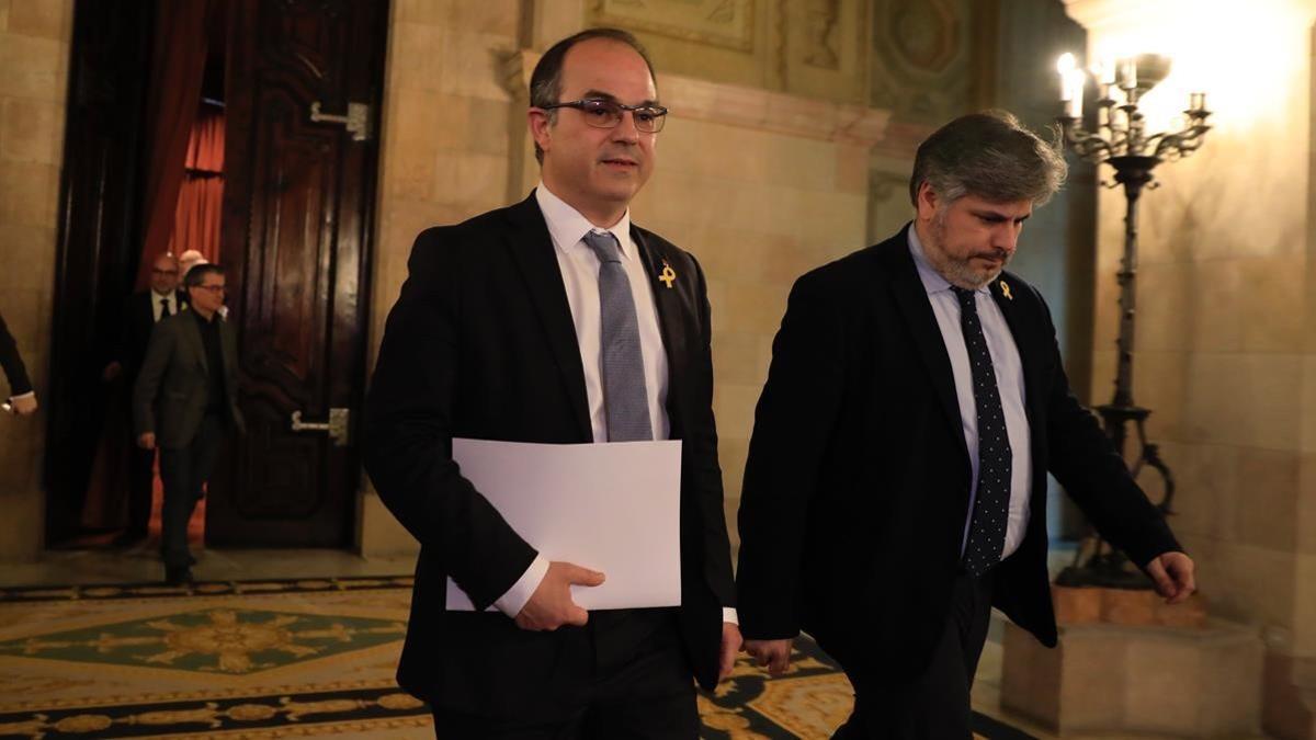 Jordi Turull saliendo del  hemiciclo del Parlament ayer por la noche.