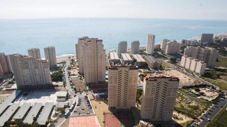 Imagen aérea de la playa de Muchavista de El Campello.