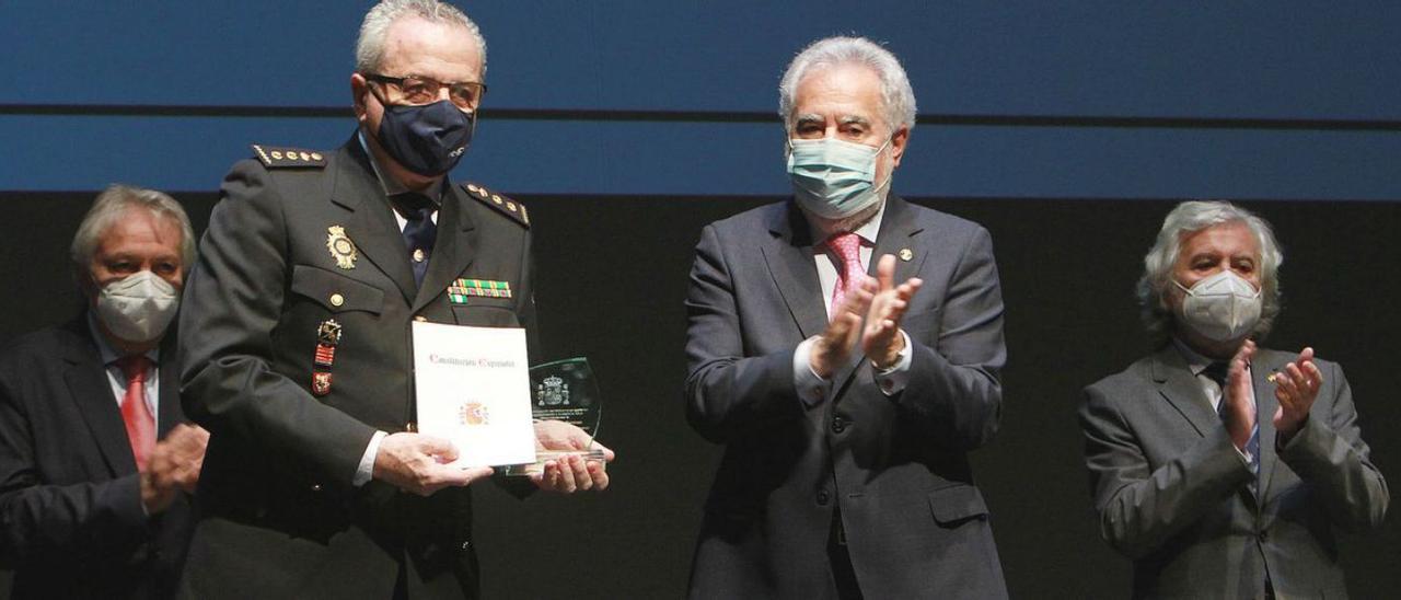 El comisario de Ourense, Juan Carlos Blázquez, fue uno de los representantes de las fuerzas de seguridad reconocidos por la Subdelegación por la labor policial durante la pandemia. // IÑAKI OSORIO