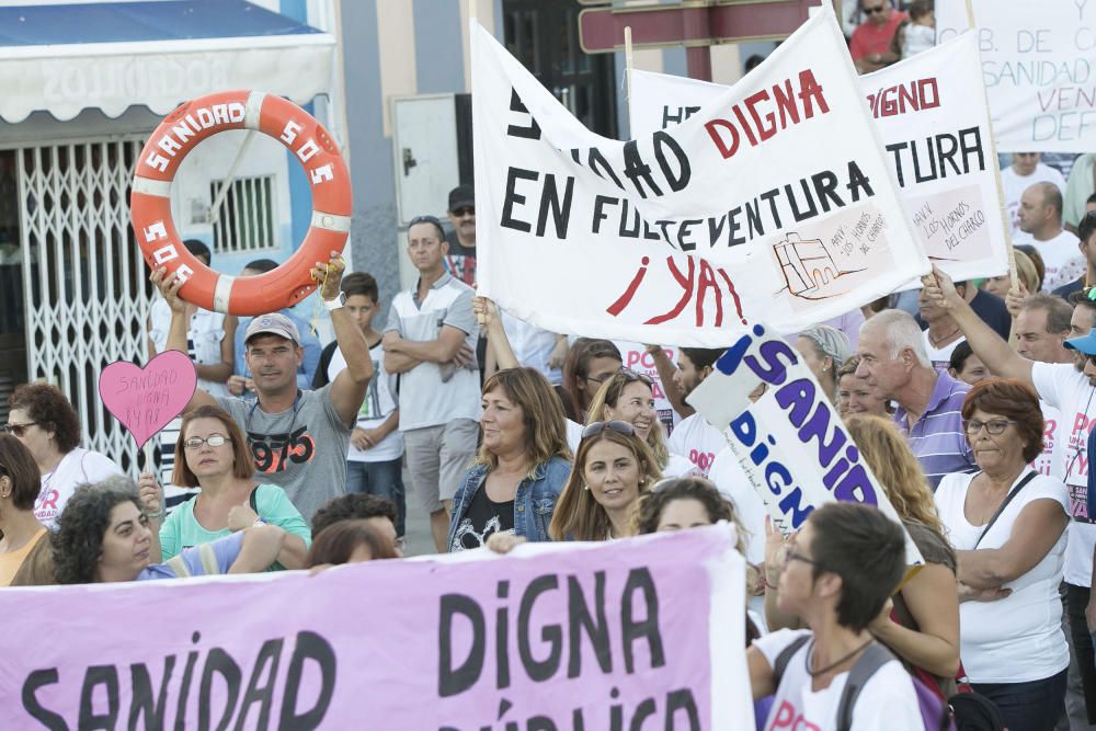 FUERTEVENTURA - MANIFESTACION POR UNA SANIDAD DIGNA EN FUERTEVENTURA - 23-09-16