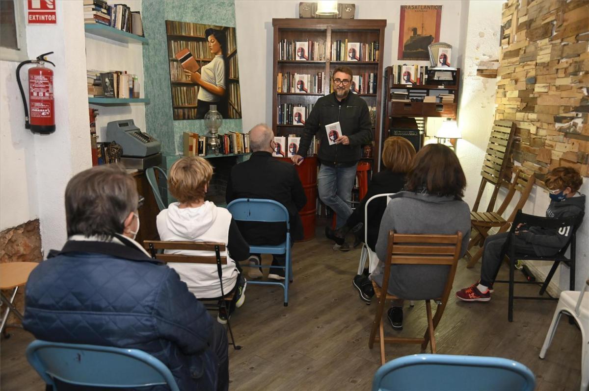 Sebastiá abraza la profundidad en su nuevo libro 'La Tetera de Russell'