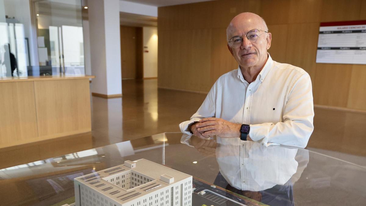 Eduardo Osuna ha sido elegido nuevo decano de la Facultad de Medicina de la UMU.