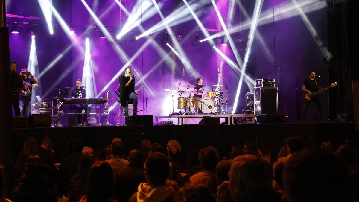 El grupo América de Vigo, durante un concierto.