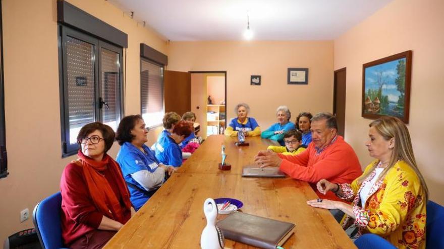 Silva ensalza la labor de voluntariado que realiza la asociación O Castro de Baión