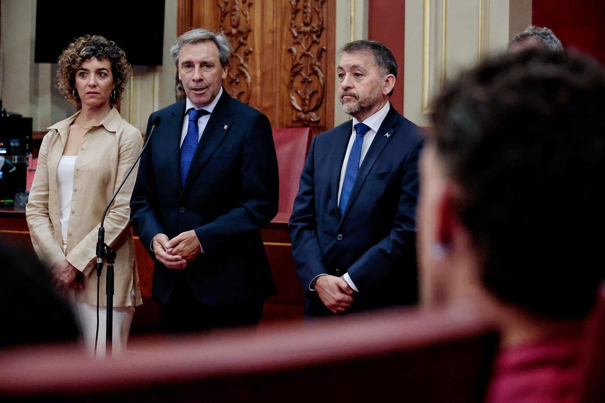 Así fue la visita institucional del CD Tenerife al Ayuntamiento de Santa Cruz