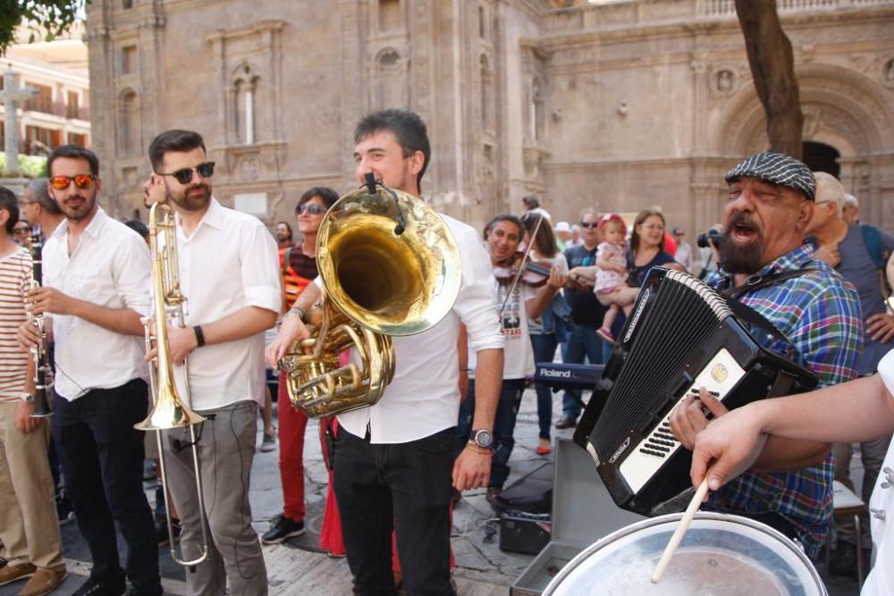 Música balcánica en el centro de Murcia