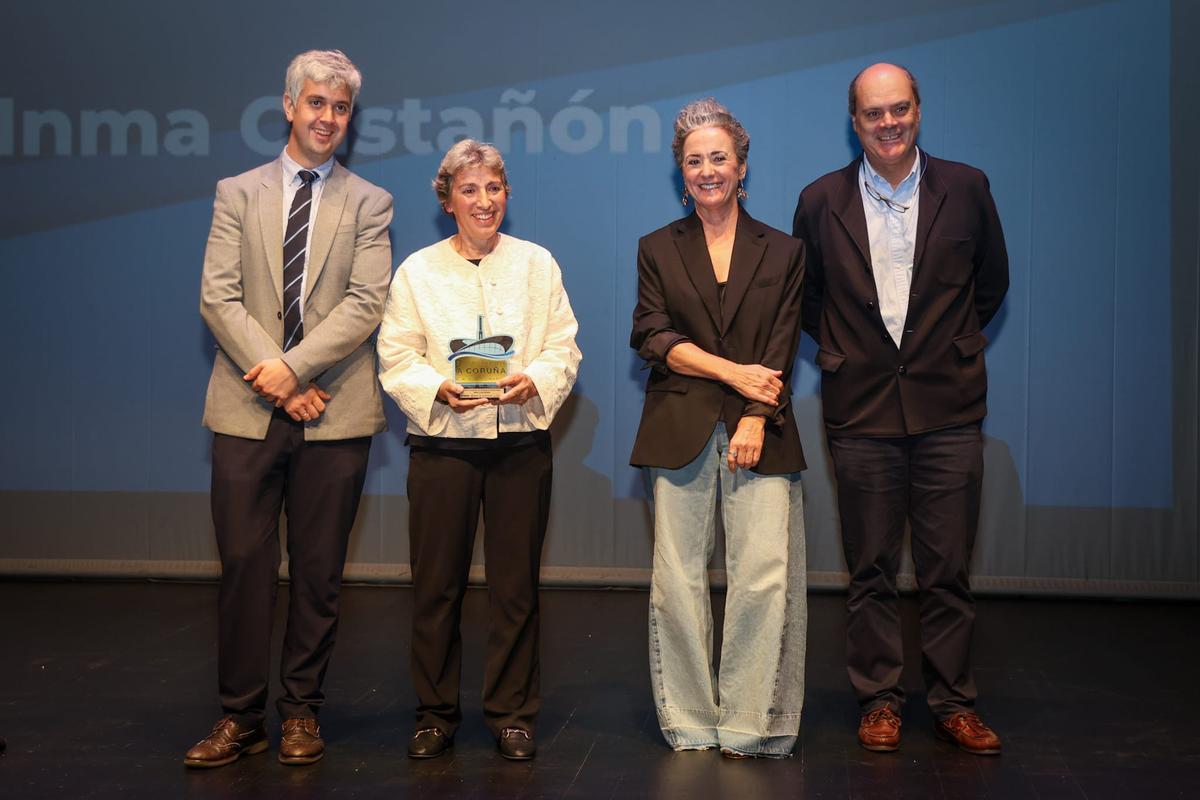 Inma Castañón, acompañado de Ignacio Prada, Pilar Múgica y Jaime Abella