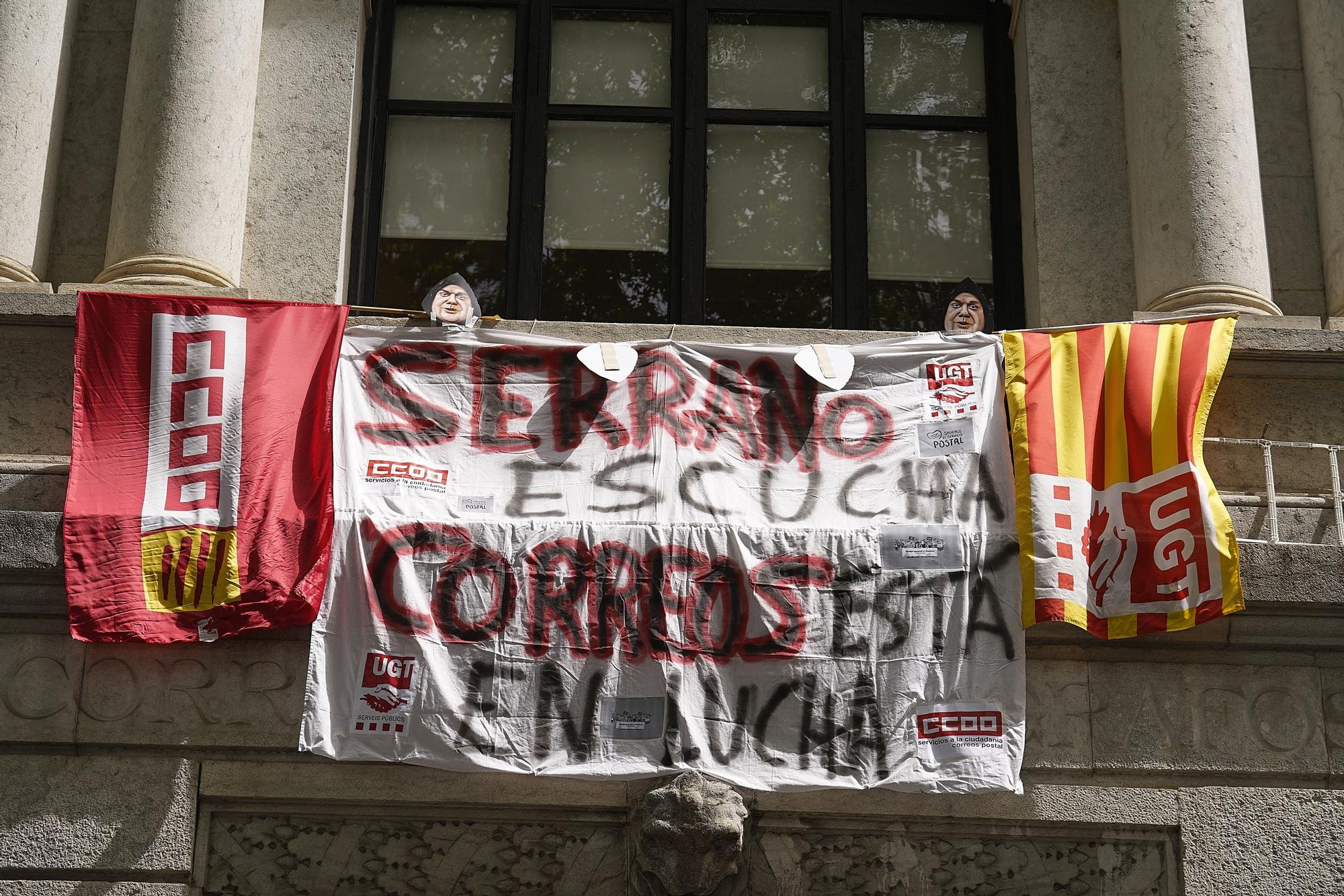 Treballadors de Correus de Girona es «tanquen» per denunciar el «desmantellament» del servei