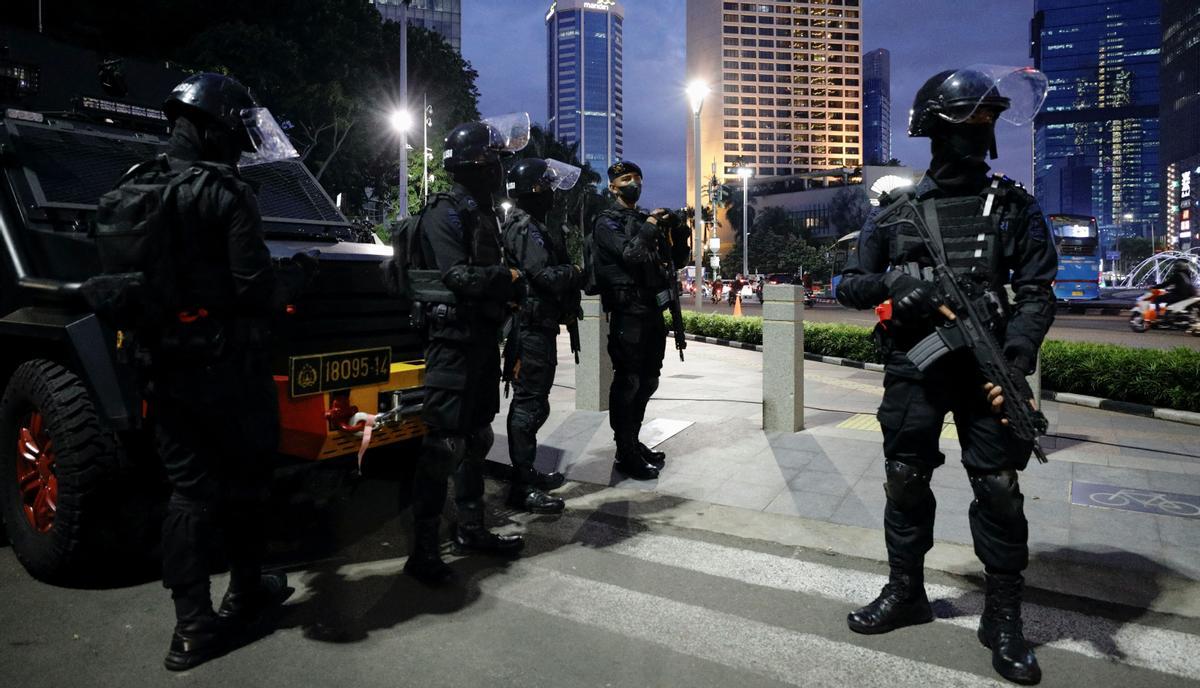 Control de aforo para la celebración de la Nochevieja junto al Bundaran Hotel Indonesia en Yakarta