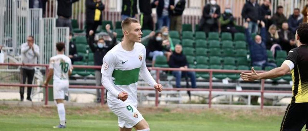 Knezevic celebra uno de los tres goles que marcó el pasado sábado con el filial