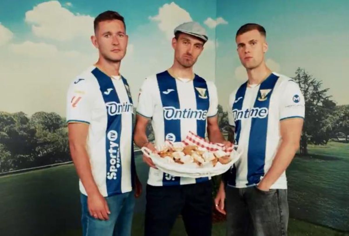 Jugadores del CD Leganés posan para celebrar San Isidro.