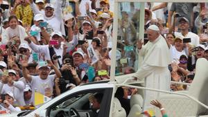 El Papa llega al Parque Catama de Villavicencio (Colombia), para oficiar una misa, el 8 de septiembre.