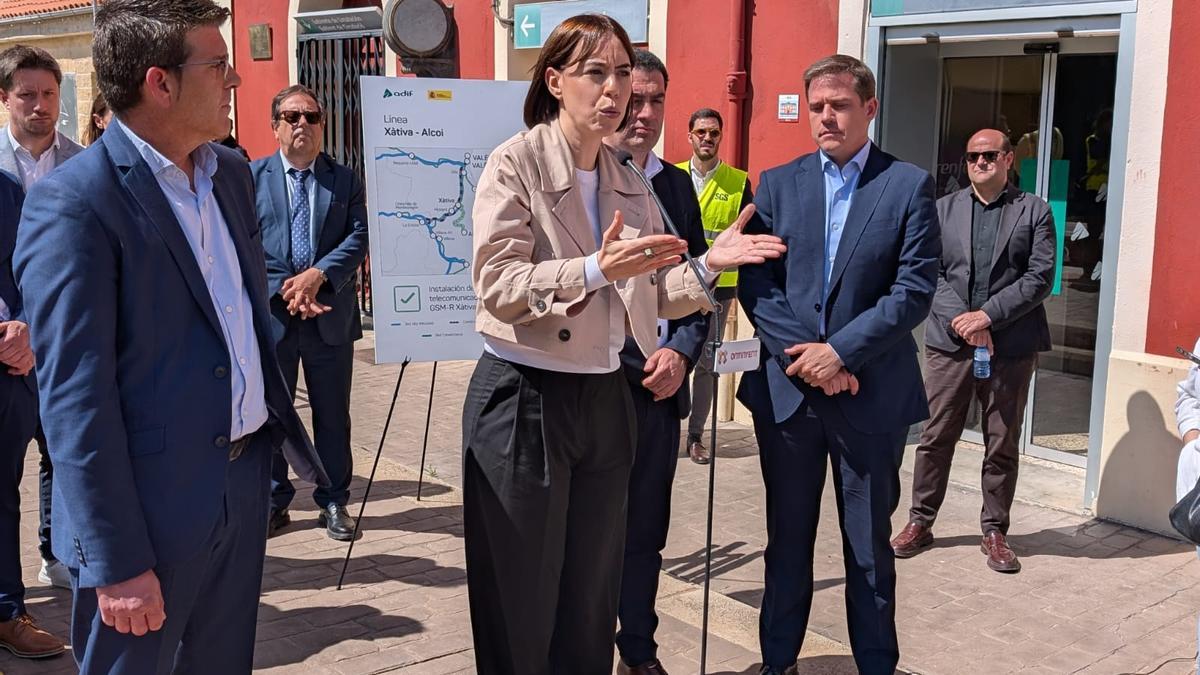 Diana Morant, junto a los alcaldes Jorge Rodríguez, Toni Francés y Roger Cerdà, en su visita a Ontinyent