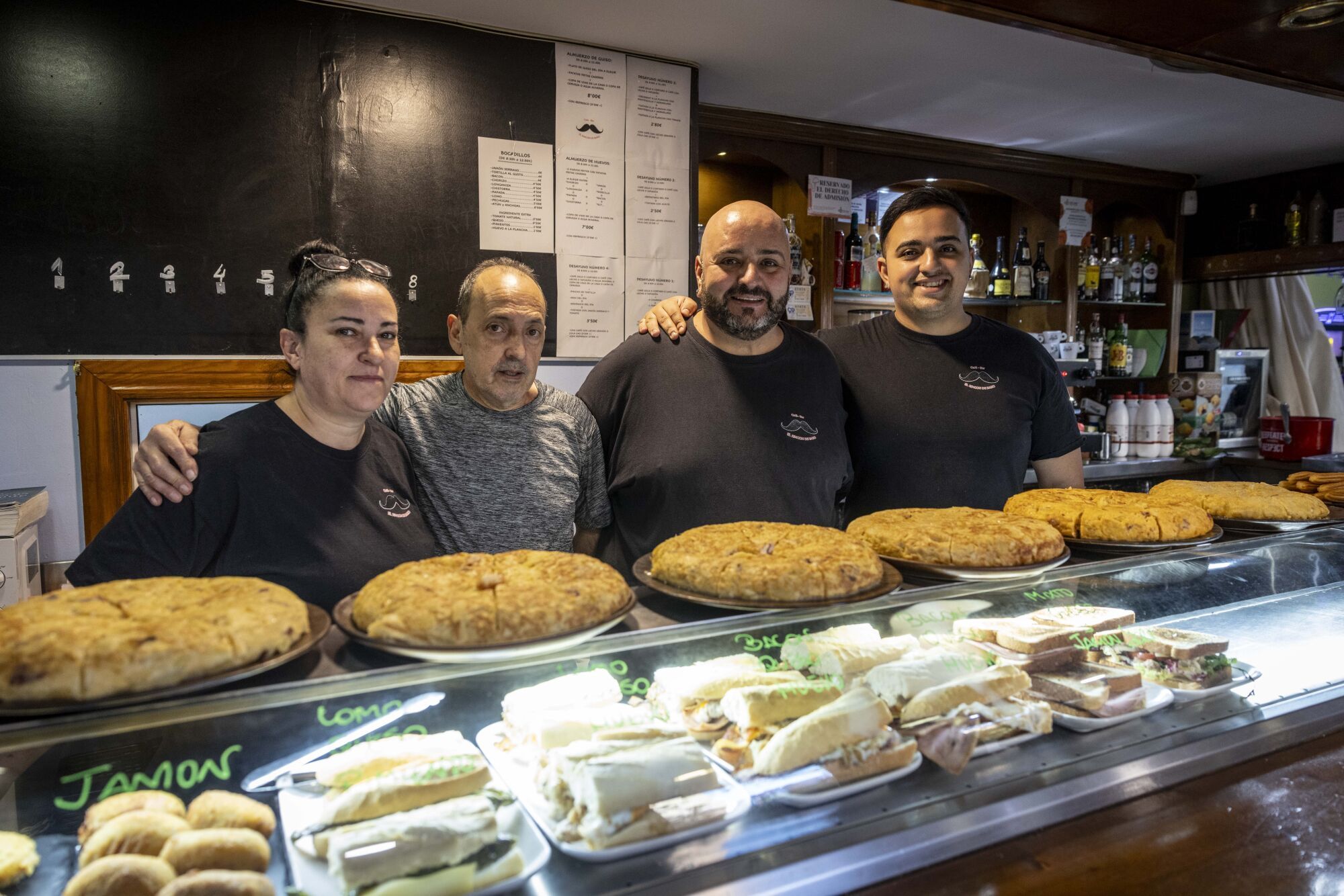 En imágenes | El Rincón de Baro, el bar del Actur que se ha hecho viral por sus tortillas de sabores