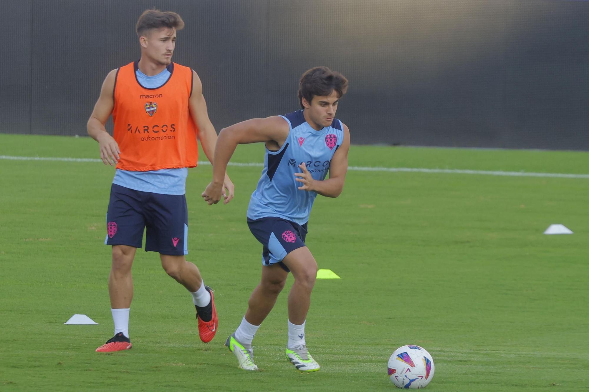 Entrenamiento del Levante UD previo al encuentro frente al Racing de Ferrol